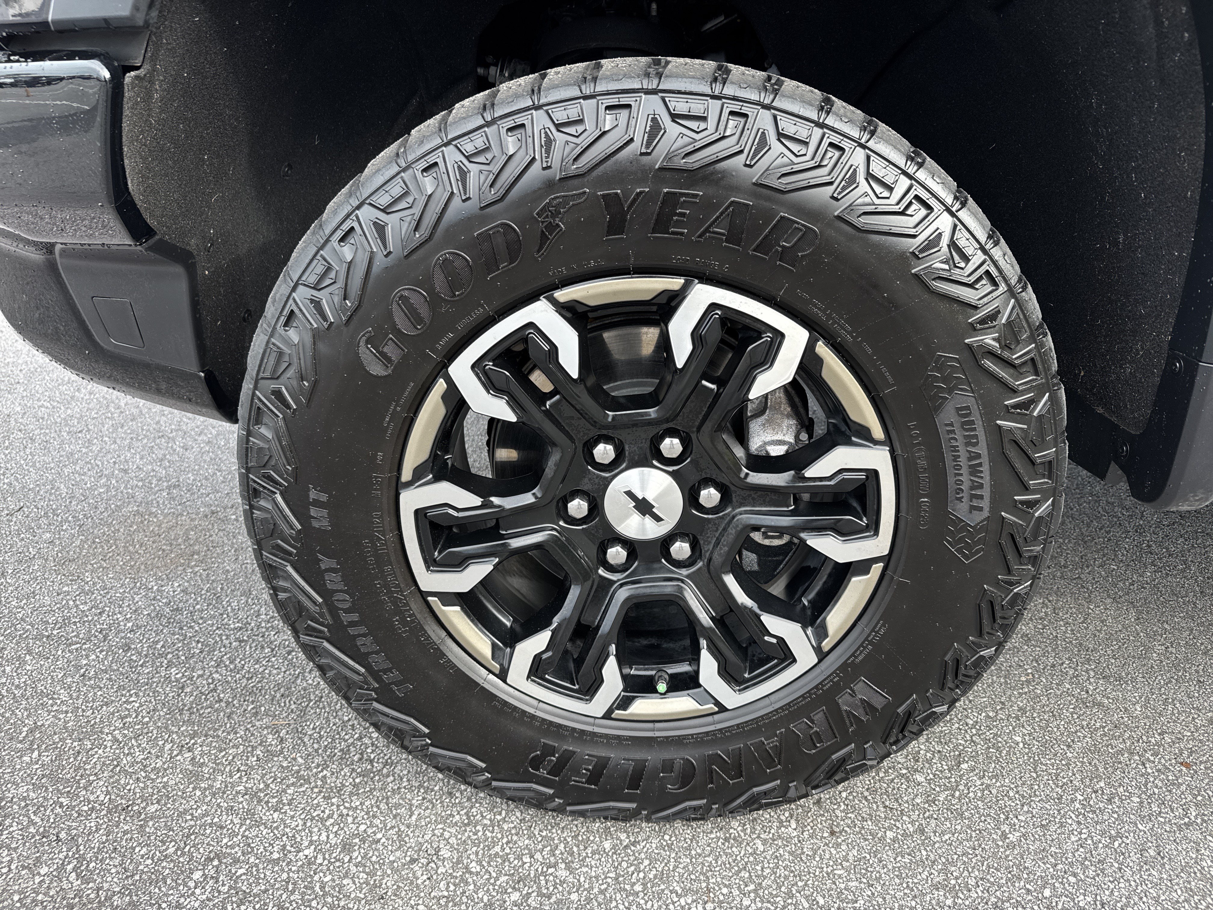 Used 2023 Chevrolet Silverado 1500 ZR2 w/ Technology Package AWD/4WD image 15