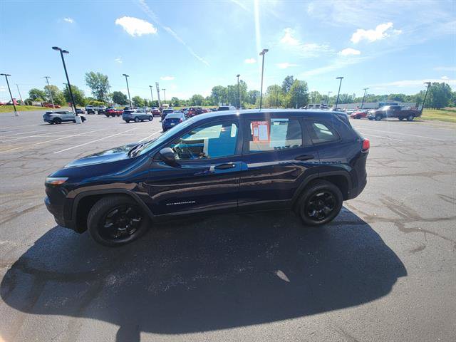 Used 2016 Jeep Cherokee Sport FWD image 8