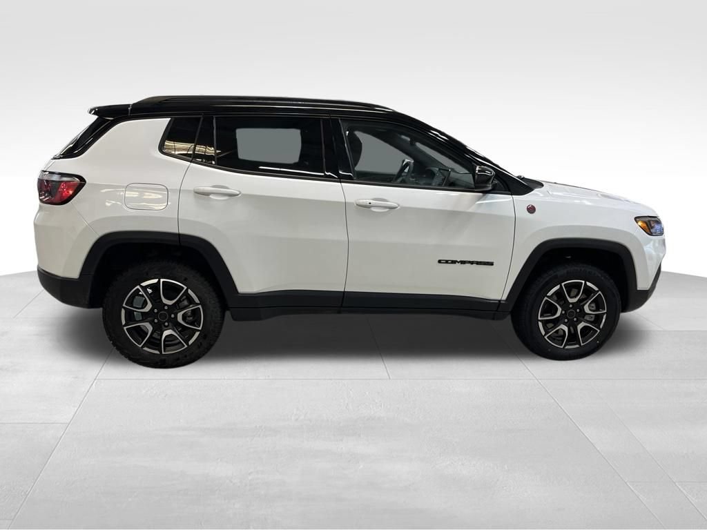 Used 2025 Jeep Compass Trailhawk AWD/4WD image 6