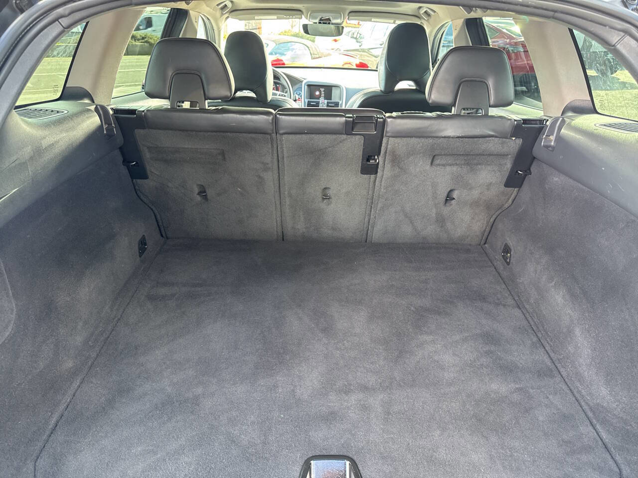 Used 2017 Volvo XC60 T5 Dynamic w/ Preferred Option Package image 6