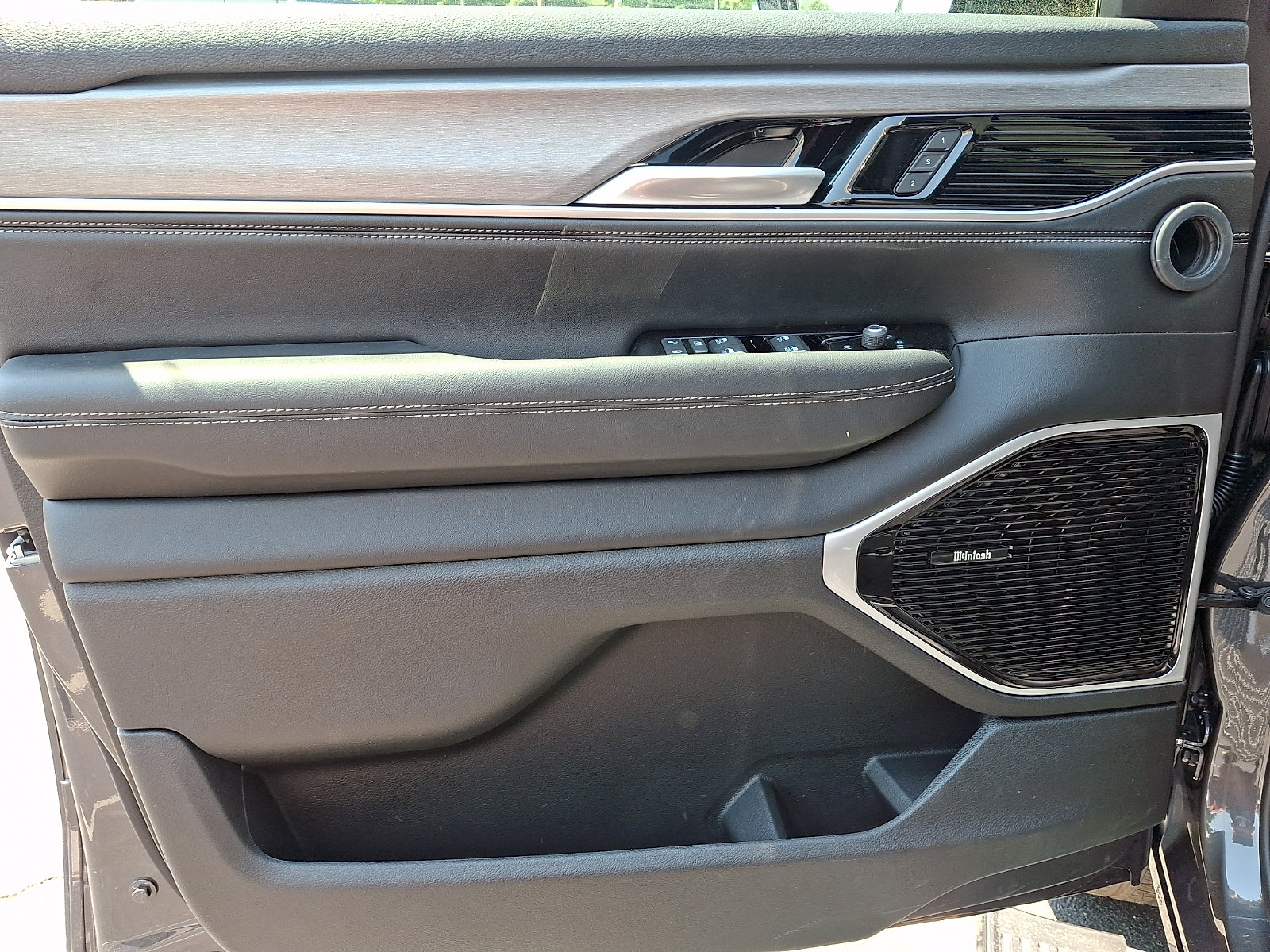 New 2026 Jeep Grand Wagoneer Limited AWD/4WD image 8