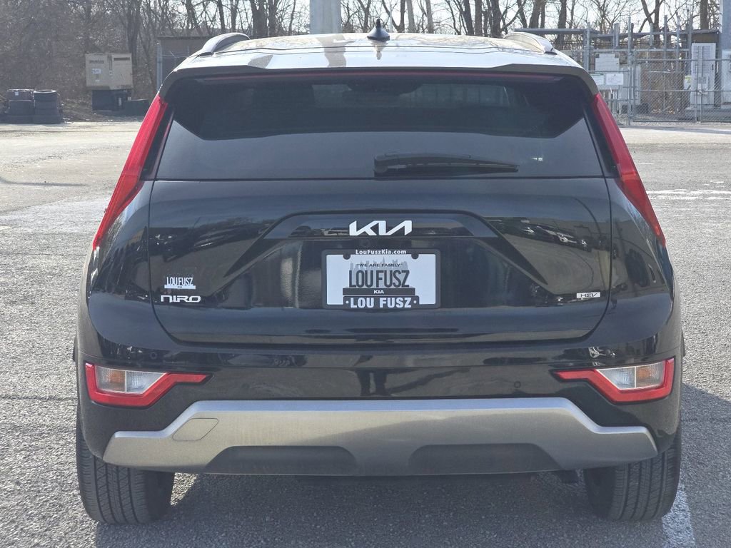 Used 2023 Kia Niro EX Touring image 16