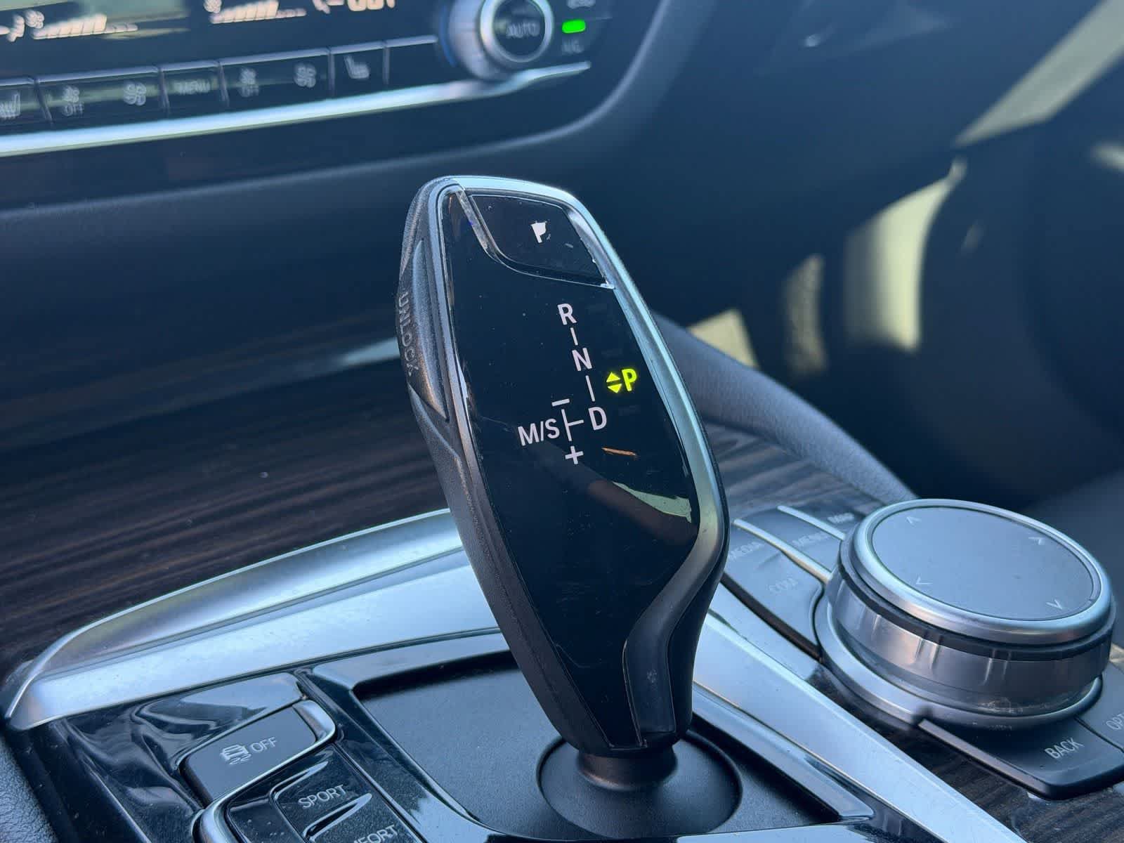 Used 2020 BMW 530i w/ Convenience Package RWD image 22