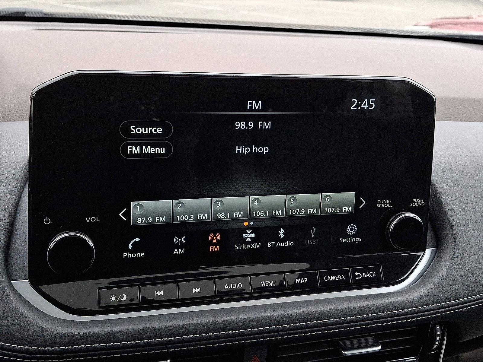 Used 2023 Nissan Rogue SL w/ SL Premium Package image 16