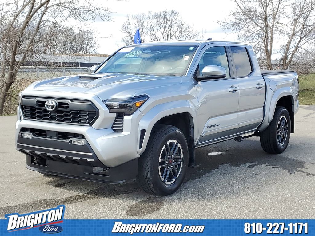 Used 2025 Toyota Tacoma TRD Sport AWD/4WD image 2