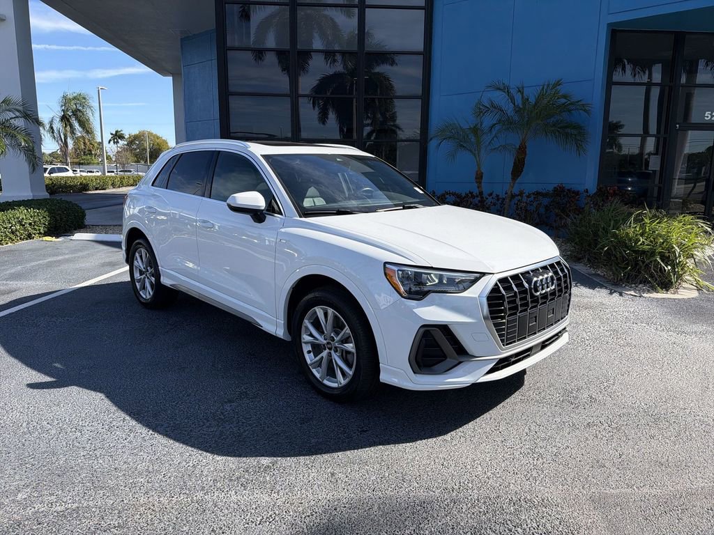 Used 2022 Audi Q3 2.0T Premium w/ Convenience Package image 2