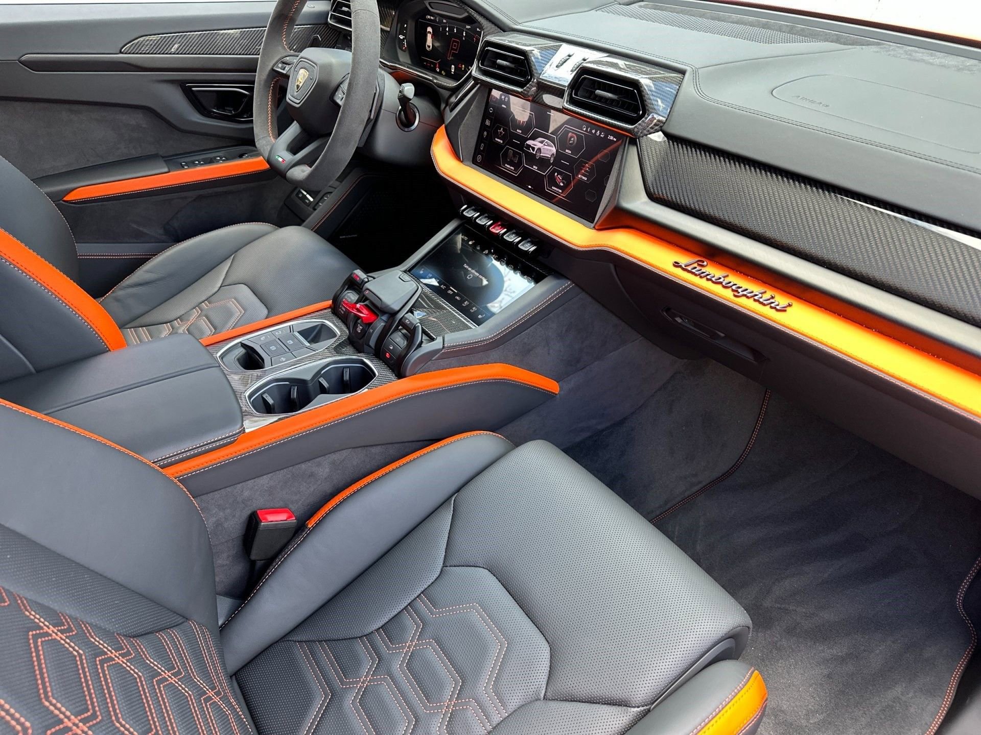 Used 2025 Lamborghini Urus SE image 6