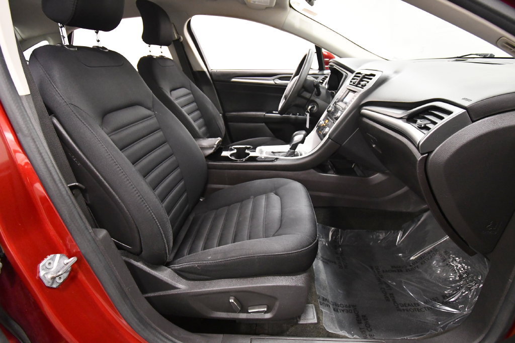 Used 2016 Ford Fusion SE FWD image 18
