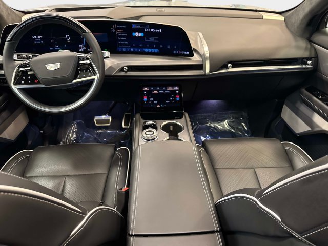 Certified 2026 Cadillac Vistiq Sport w/ LPO, Floor Liner Package AWD/4WD image 17