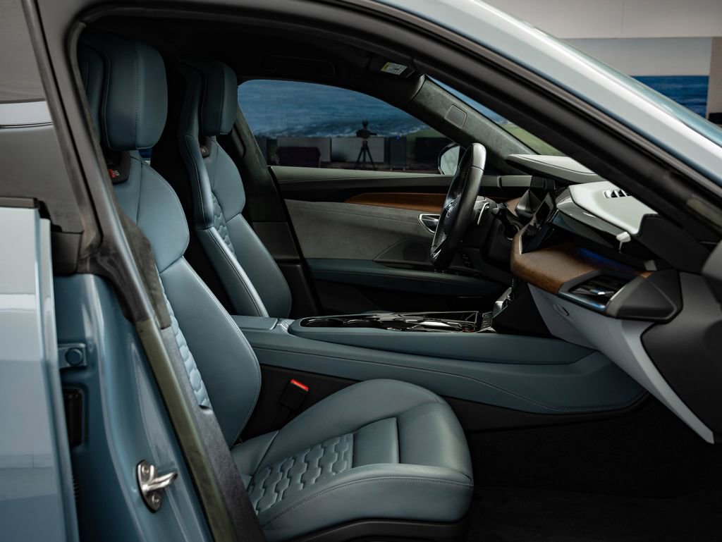 Used 2022 Audi RS e-tron GT image 24