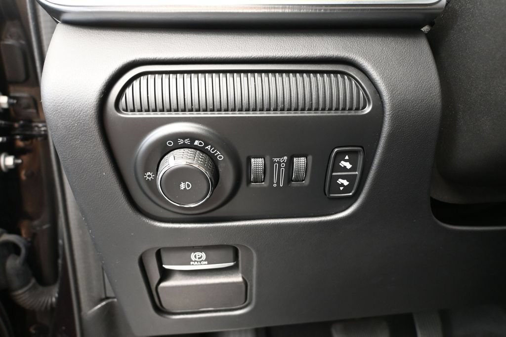 Used 2023 Jeep Grand Wagoneer Series III AWD/4WD image 26