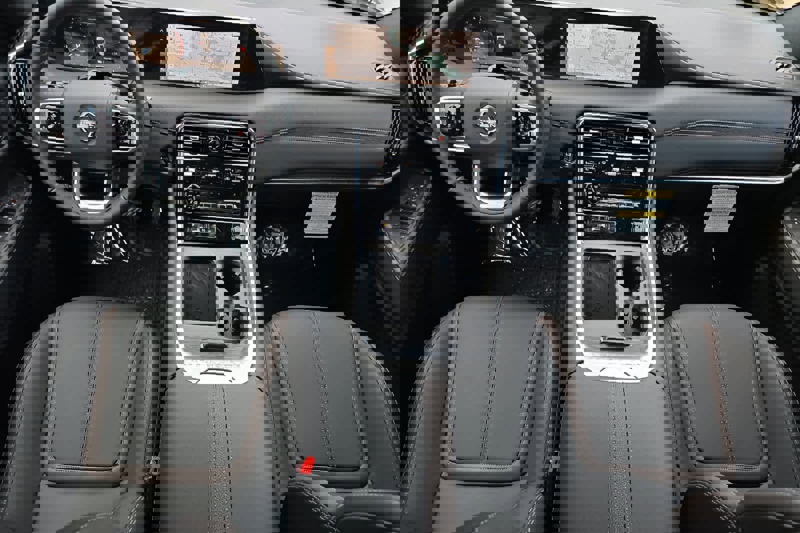 New 2025 Nissan Armada SL w/ Captain's Chari Seat Package image 3