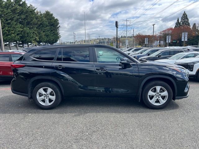 Used 2023 Toyota Highlander L image 4