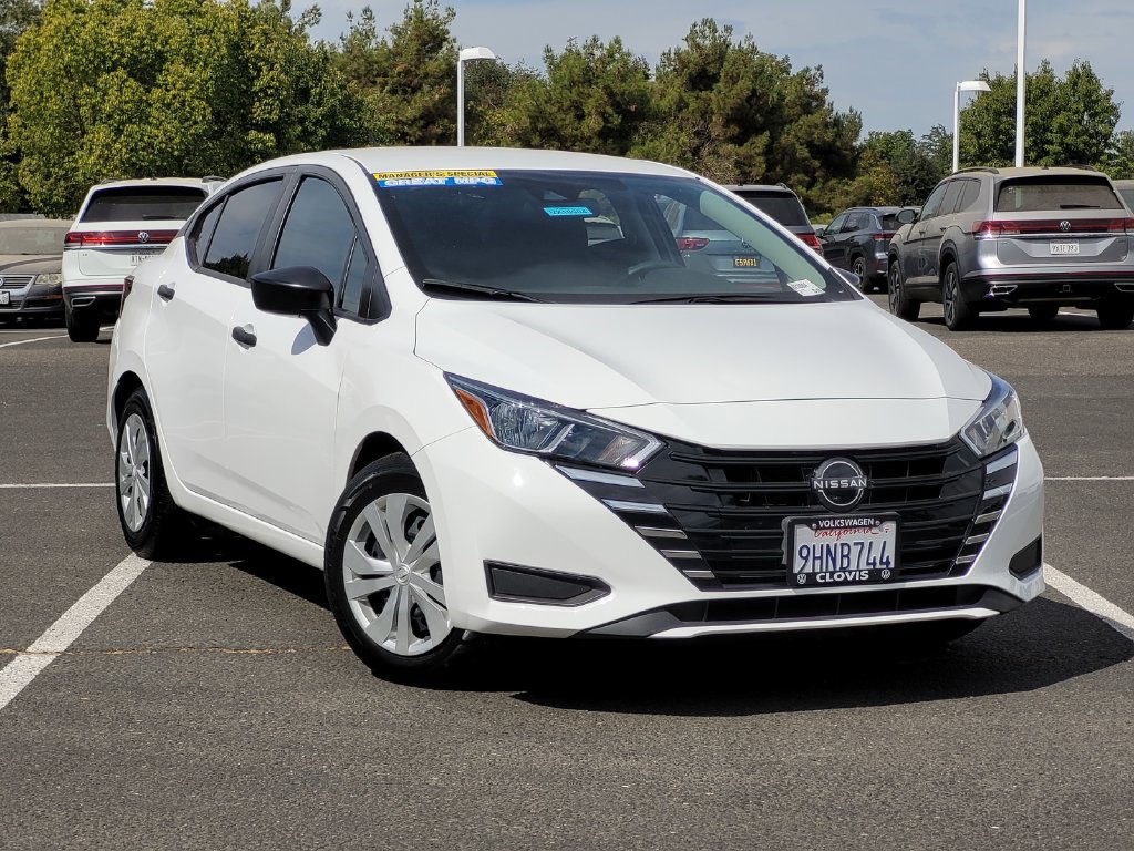 Used 2023 Nissan Versa S w/ Trunk Package FWD image 2