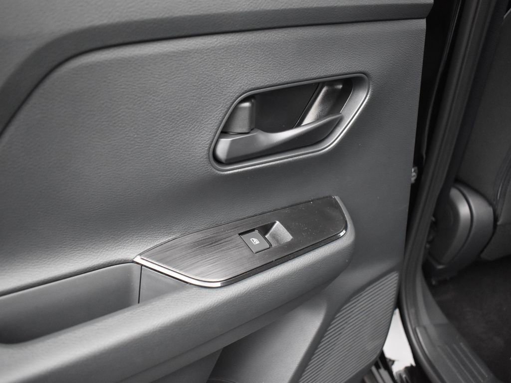 Used 2025 Nissan Kicks S image 15