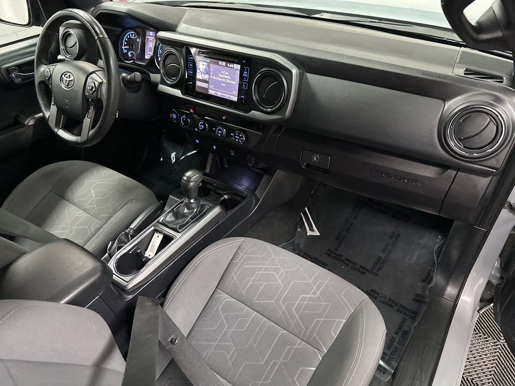 Used 2018 Toyota Tacoma SR5 AWD/4WD image 12