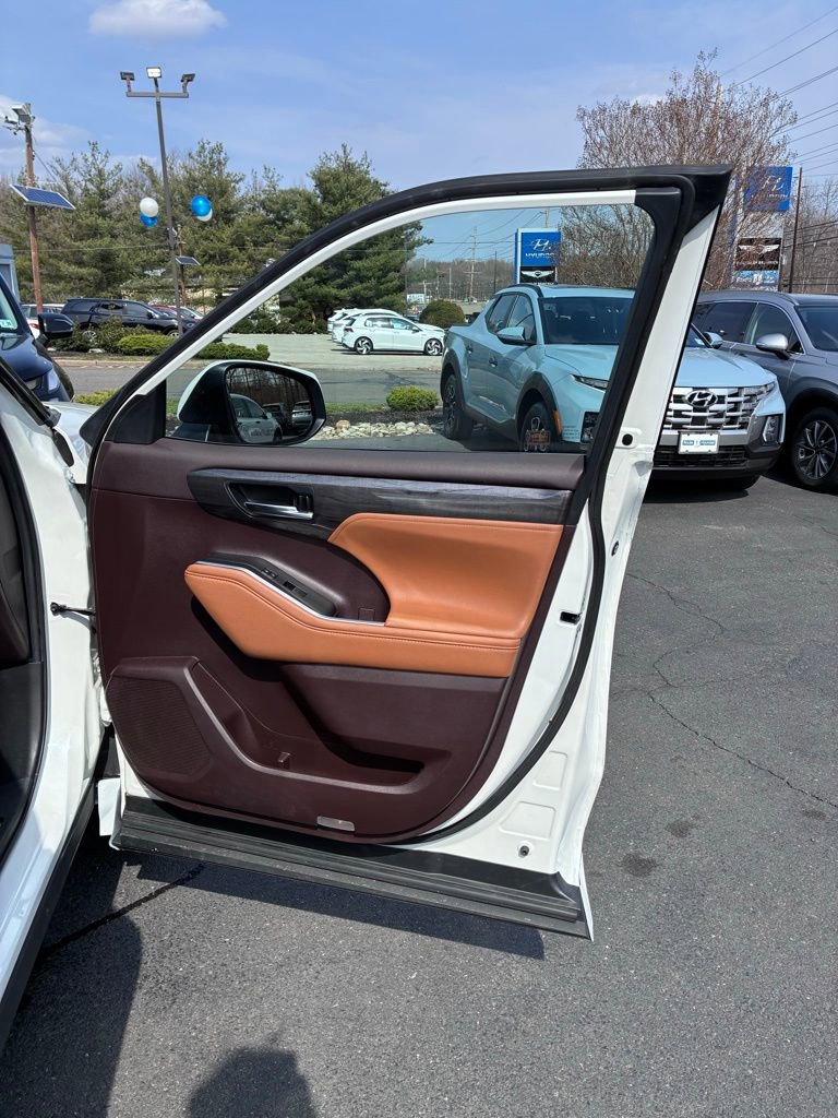 Used 2020 Toyota Highlander Platinum AWD/4WD image 53