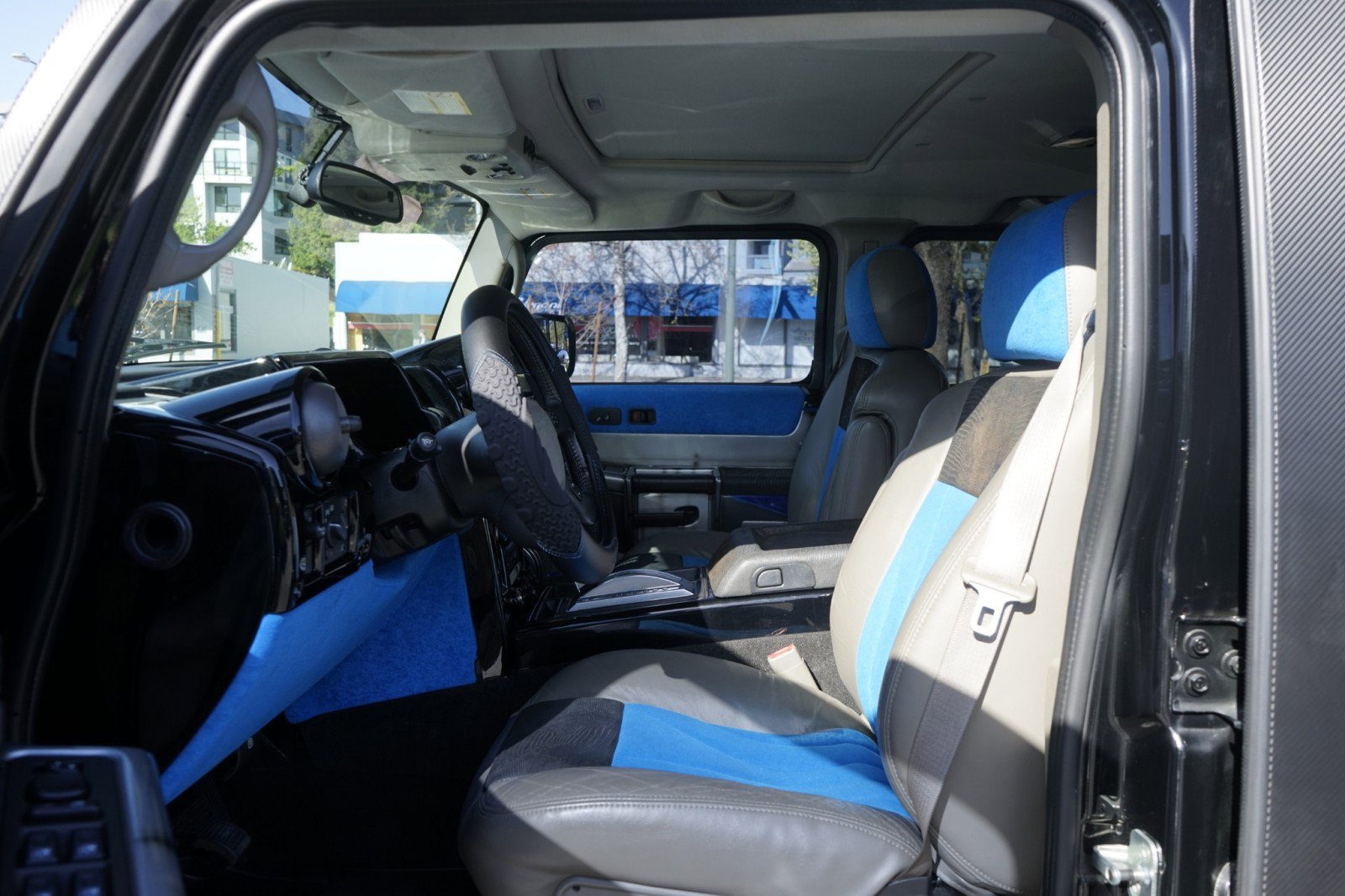 Used 2003 HUMMER H2 w/ Preferred Equipment Group image 16