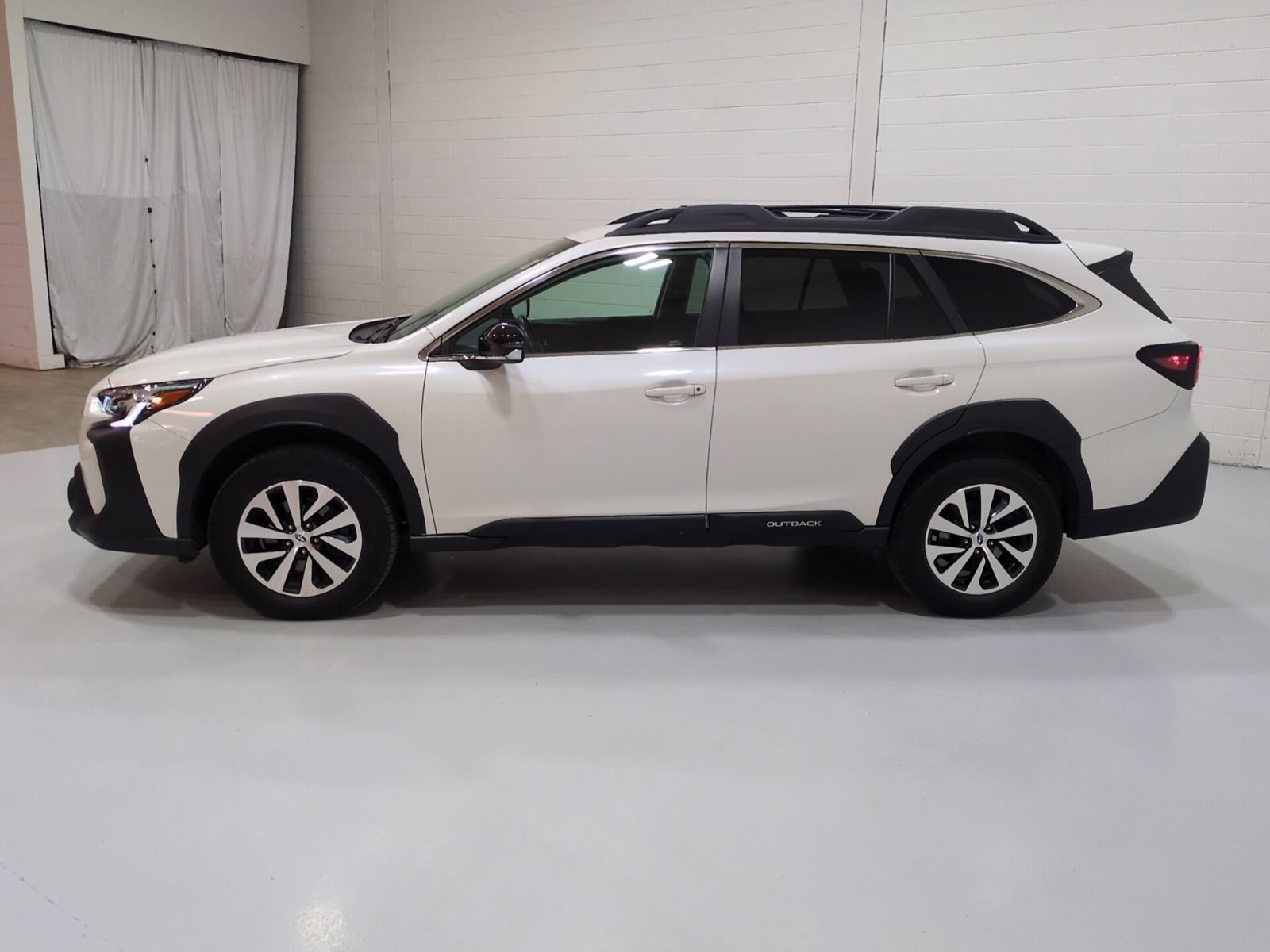 Certified 2024 Subaru Outback Premium AWD/4WD image 6