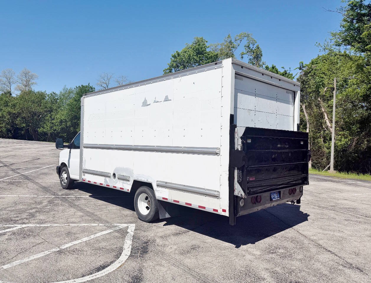 Used 2017 GMC Savana 3500 Extended RWD image 7
