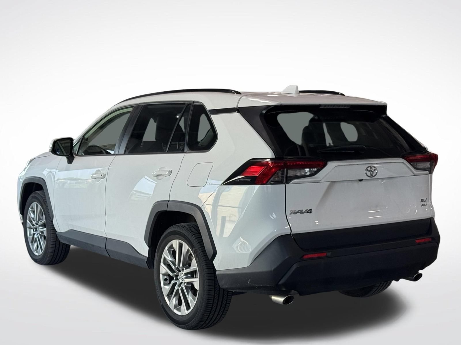 Used 2020 Toyota RAV4 XLE Premium AWD/4WD image 8