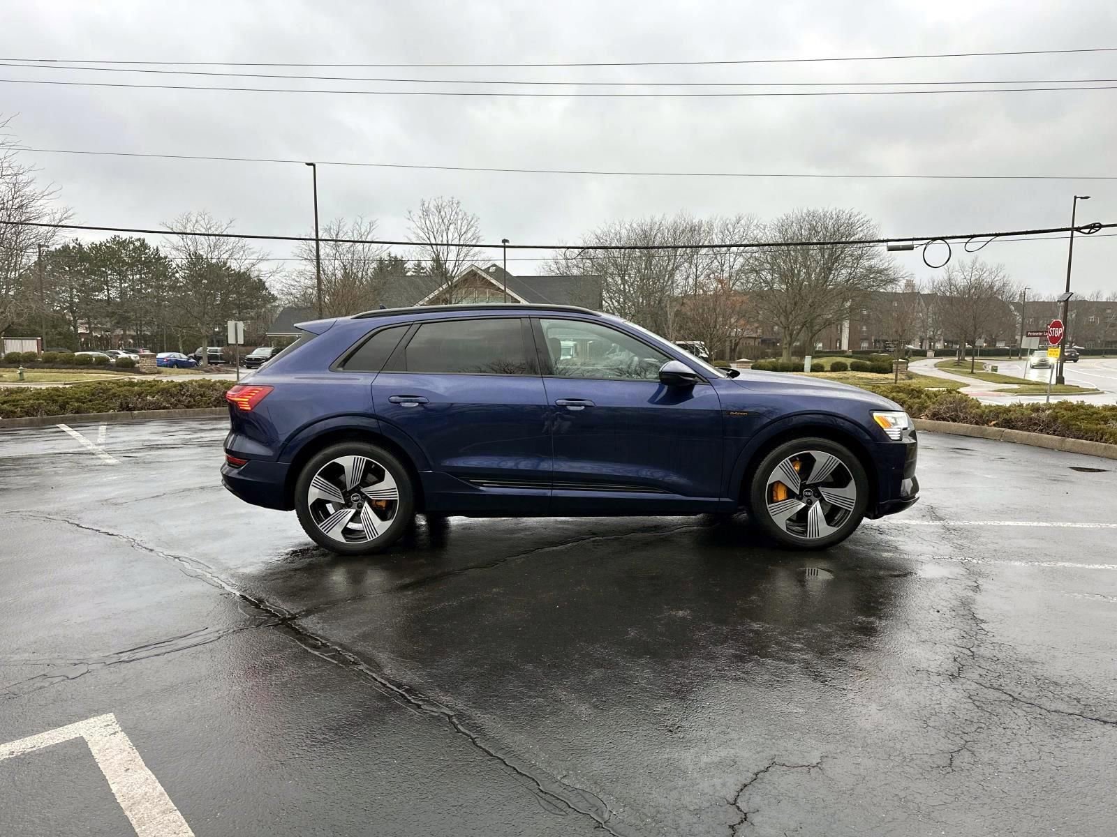 Used 2022 Audi e-tron Premium Plus image 8