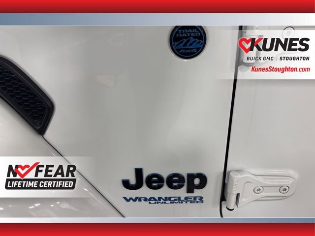 Used 2022 Jeep Wrangler Unlimited Sahara AWD/4WD image 14