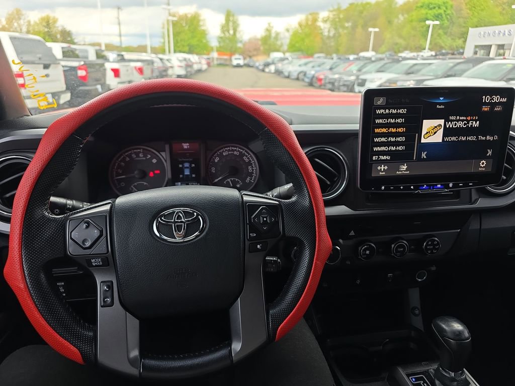 Used 2016 Toyota Tacoma TRD Sport AWD/4WD image 23