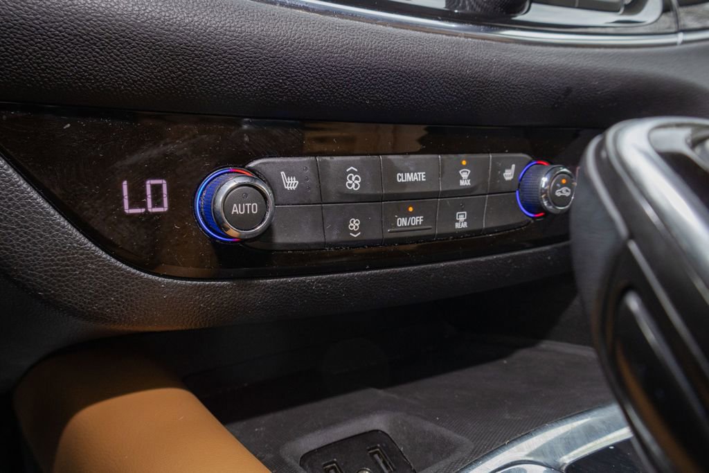 Used 2019 Buick Enclave Essence w/ LPO, Touring Package image 23