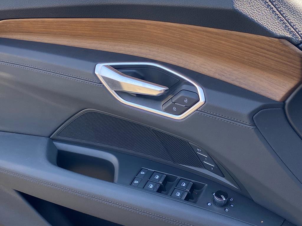 Used 2023 Audi e-tron GT Premium Plus image 16