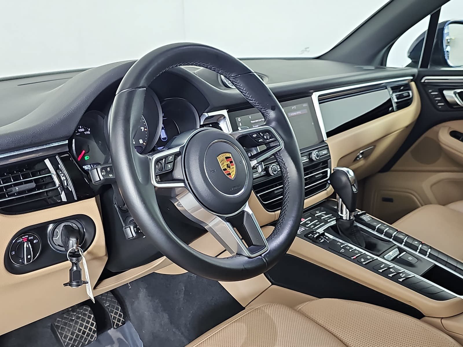 Used 2020 Porsche Macan AWD/4WD image 16