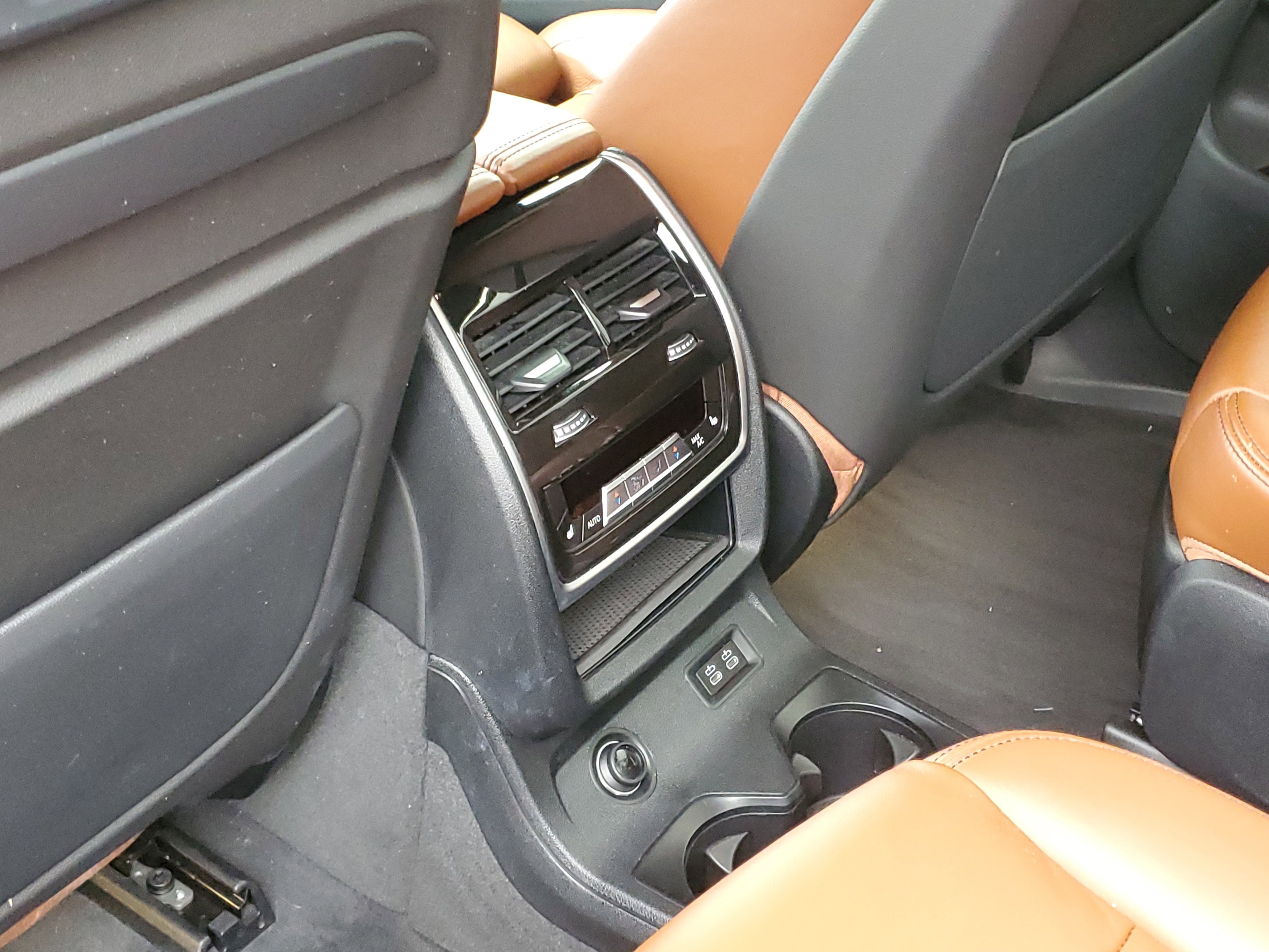 Used 2022 BMW X7 M50i image 25