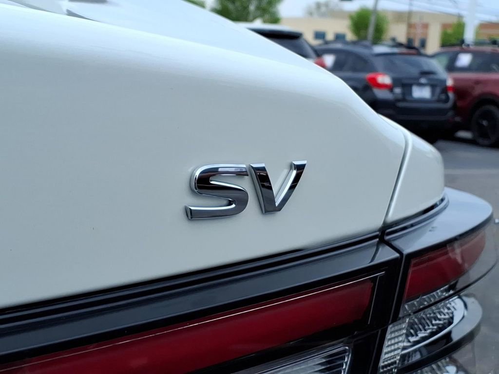 Used 2022 Nissan Maxima SV w/ Floor Mat Group FWD image 11