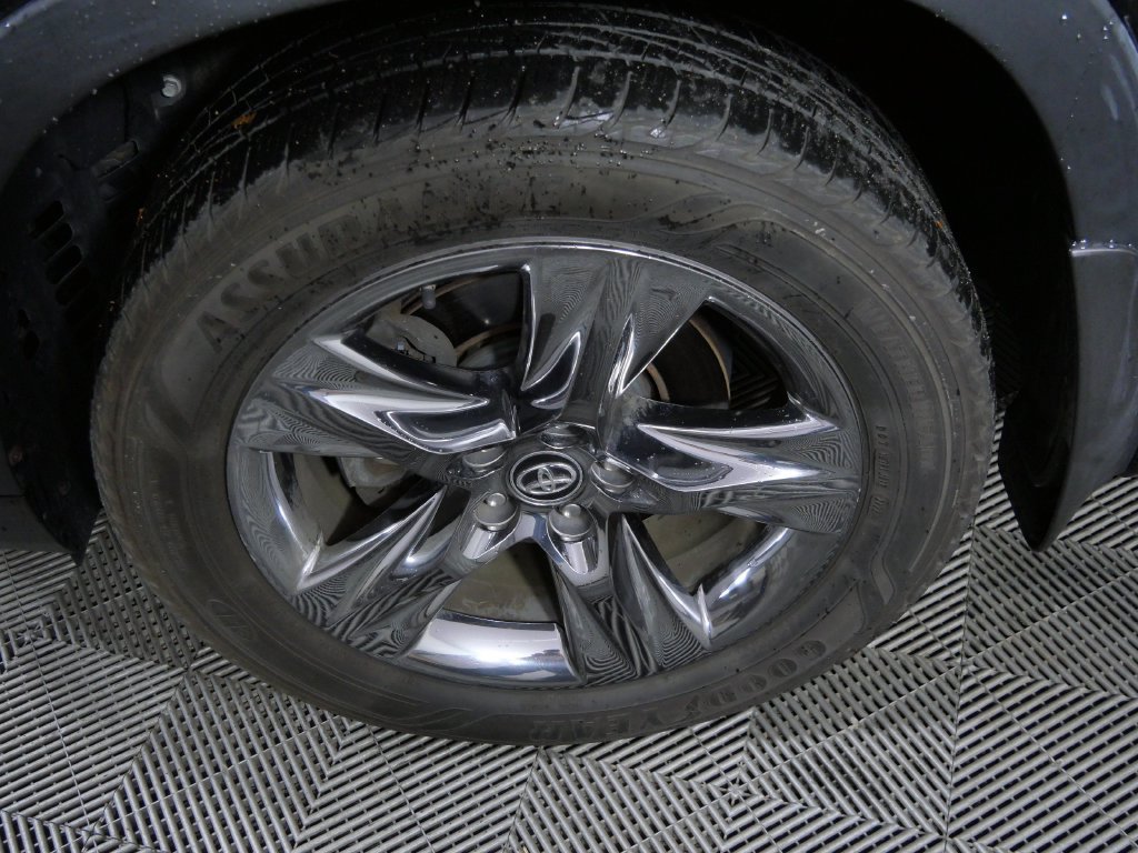 Used 2019 Toyota Highlander Limited Platinum AWD/4WD image 9