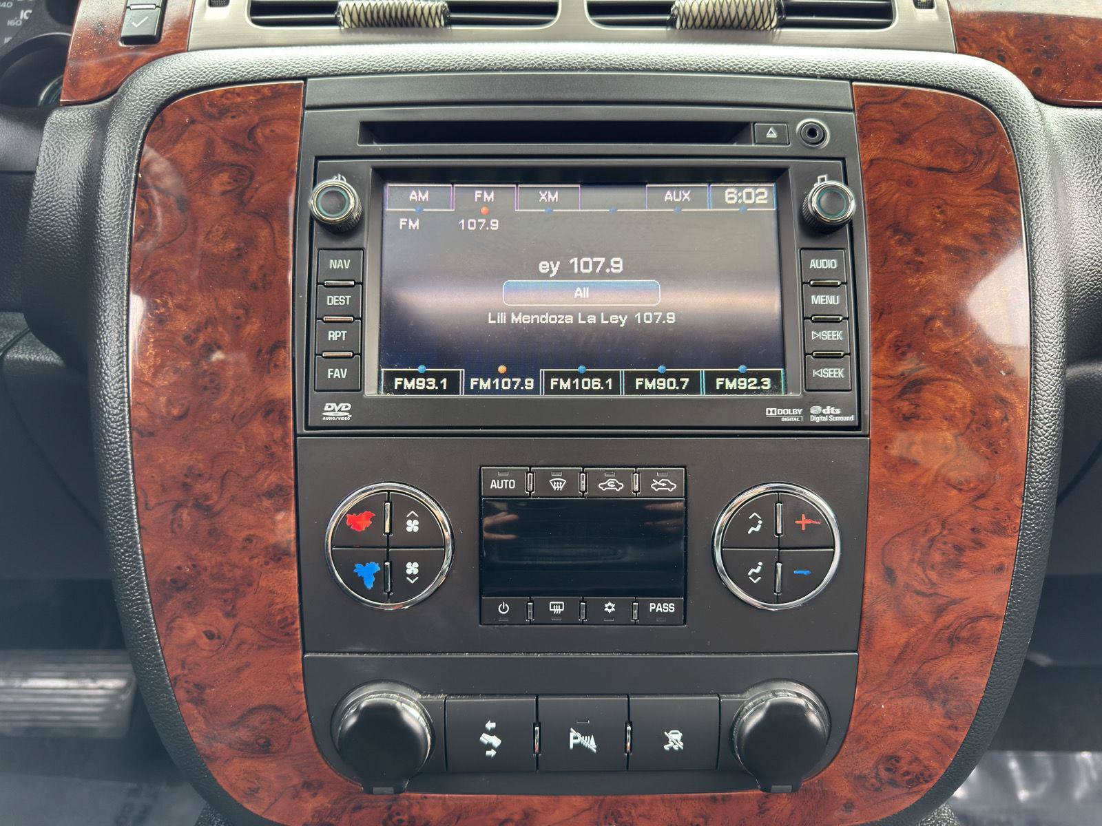 Used 2011 Chevrolet Avalanche LTZ AWD/4WD image 27