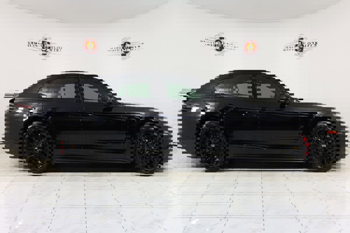 Used 2020 Porsche Panamera GTS image 2
