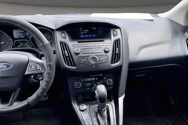 Used 2017 Ford Focus SE FWD image 6