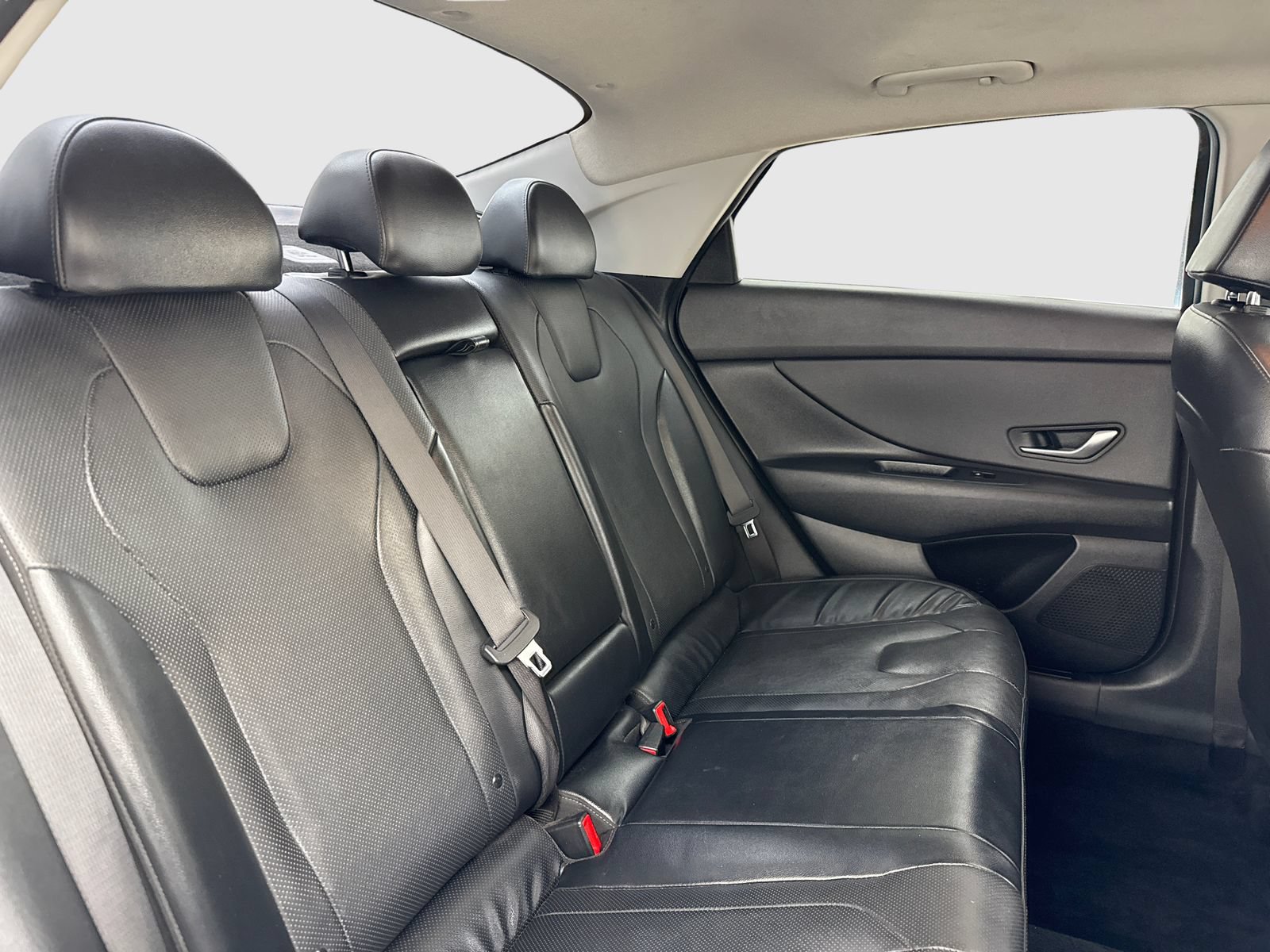 Used 2022 Hyundai Elantra Limited FWD image 42