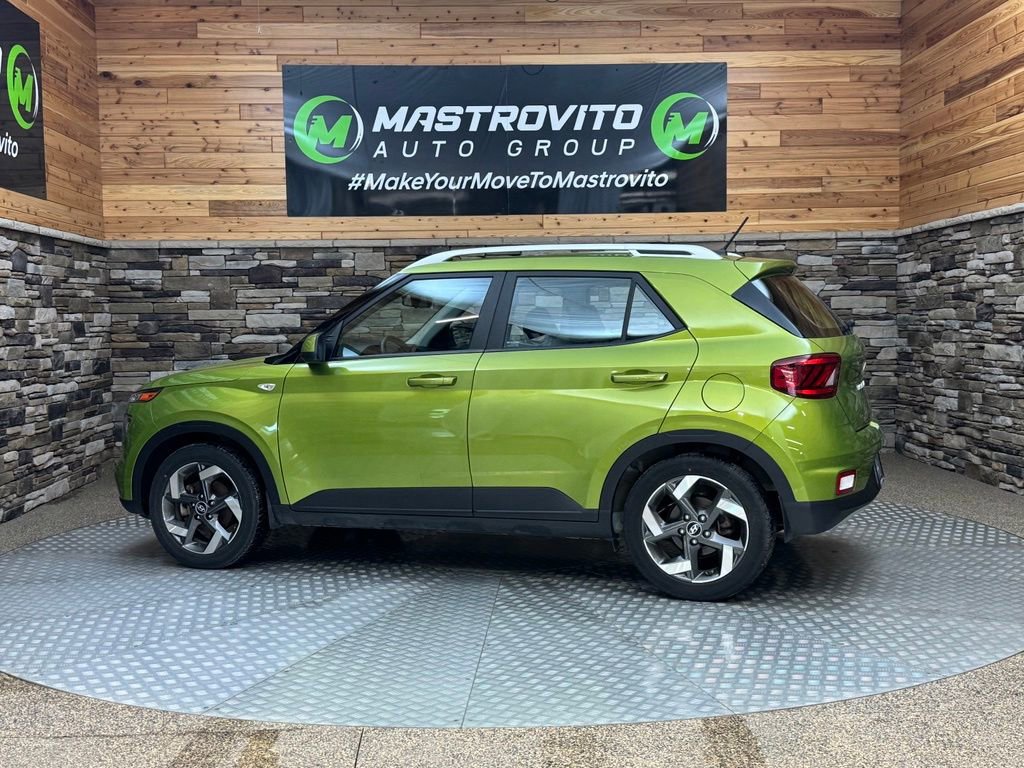 Used 2023 Hyundai Venue SEL FWD image 6