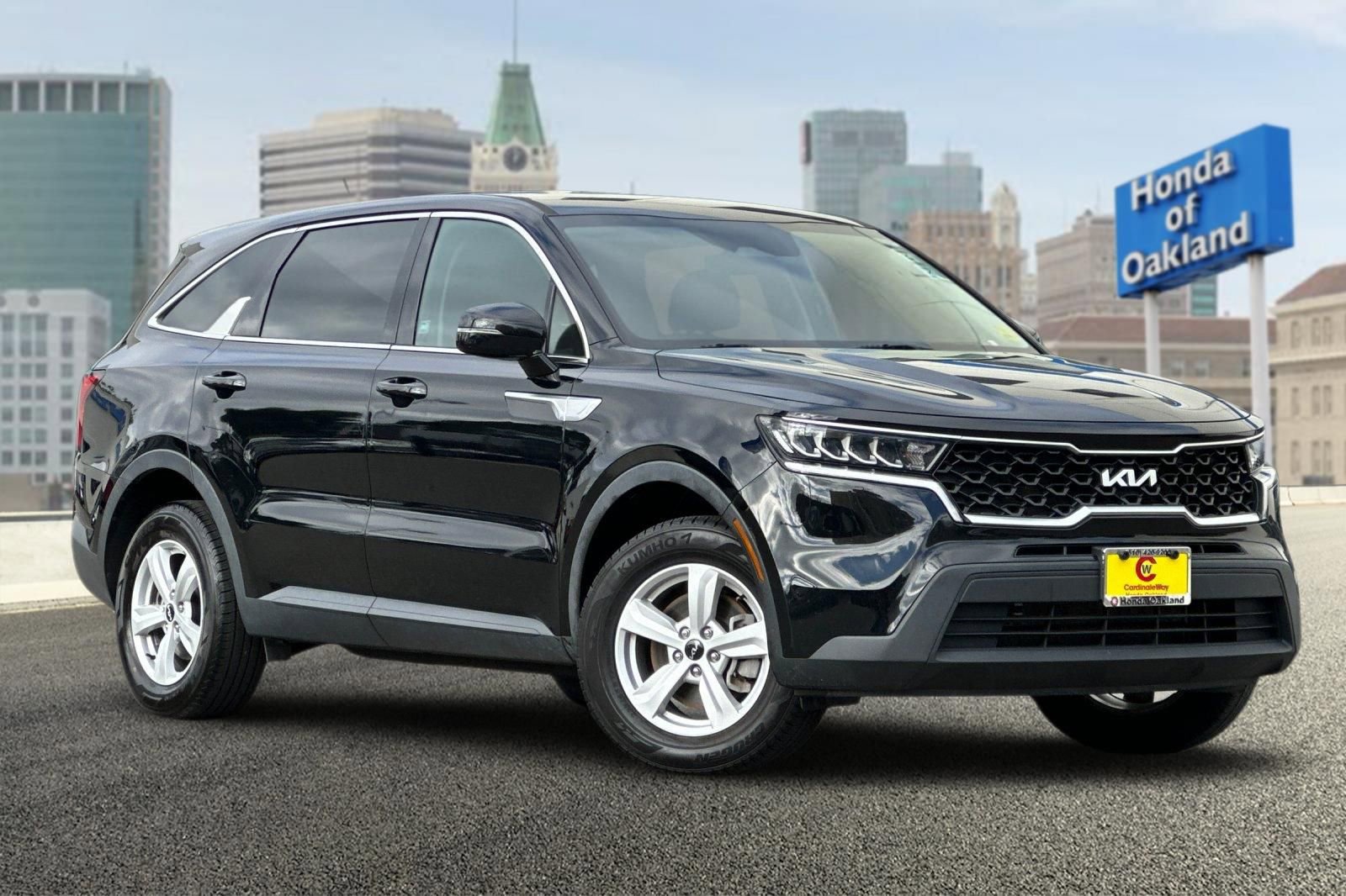 Used 2022 Kia Sorento LX image 2