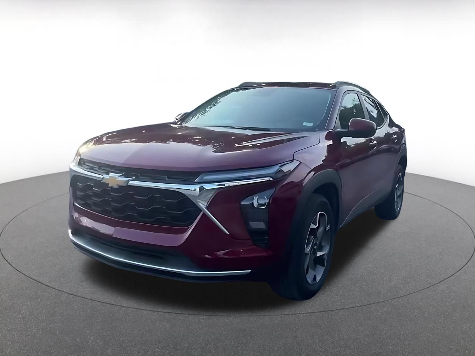 Used 2025 Chevrolet Trax LT FWD image 4