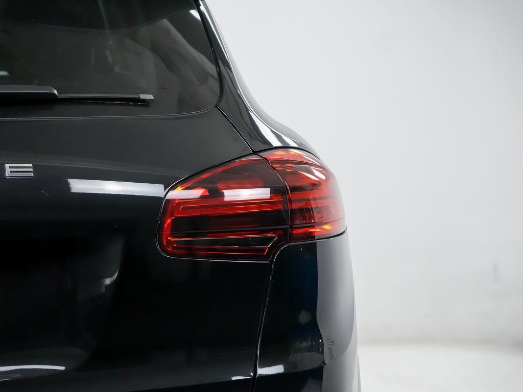 Used 2016 Porsche Cayenne S image 12