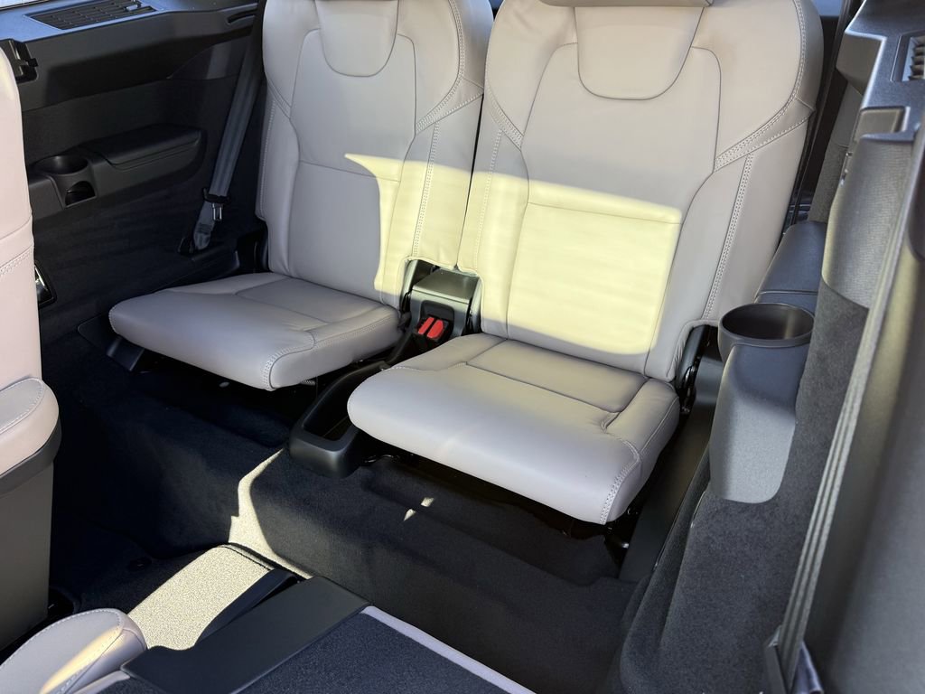 New 2026 Volvo XC90 B6 Ultra w/ Lounge Package image 13
