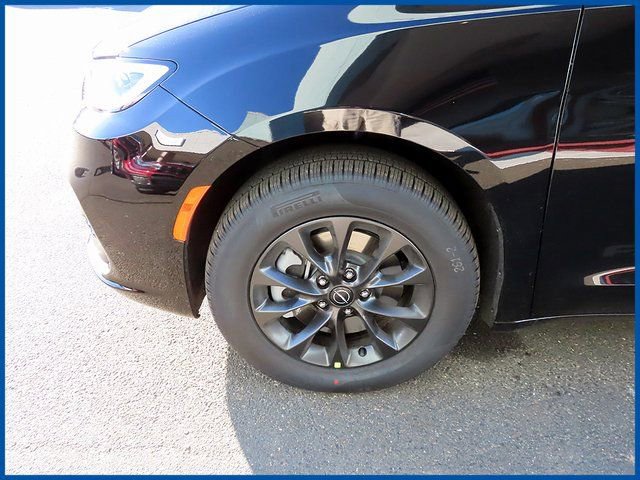 New 2026 Chrysler Pacifica Select image 4