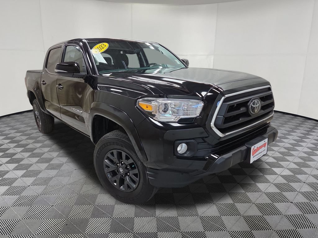Used 2023 Toyota Tacoma SR5 AWD/4WD image 3