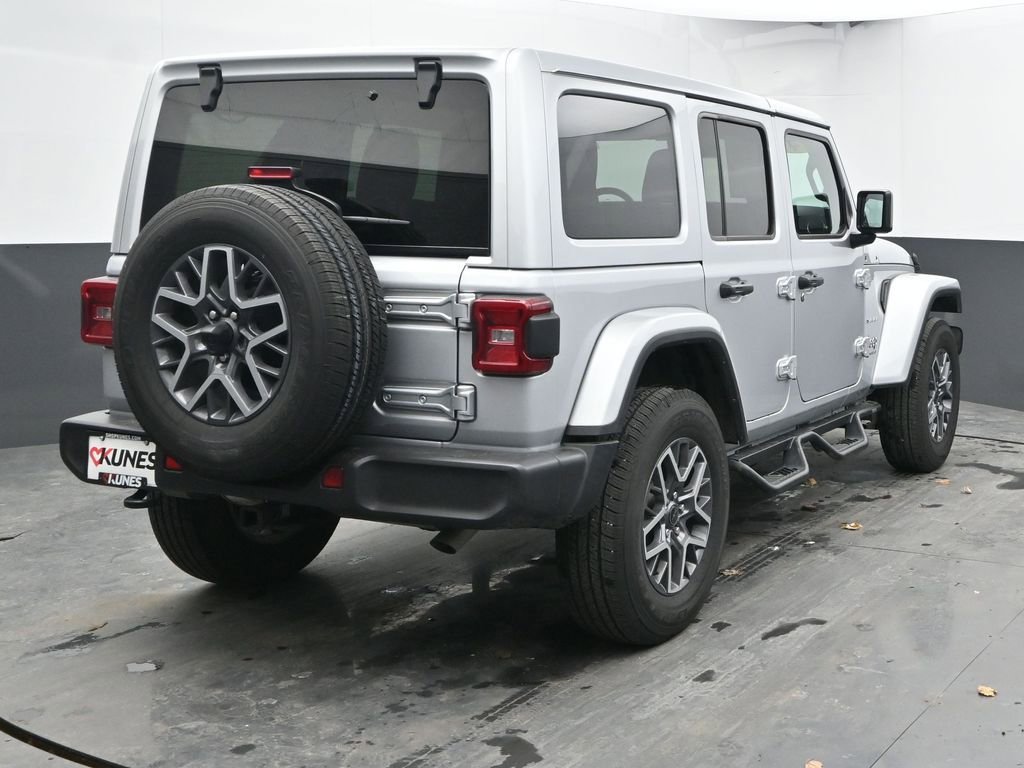 Used 2024 Jeep Wrangler Sahara image 10