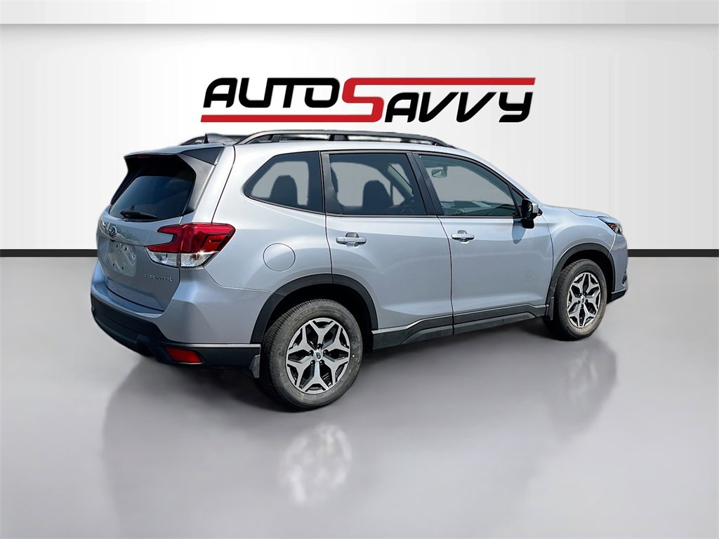 Used 2024 Subaru Forester Premium image 7