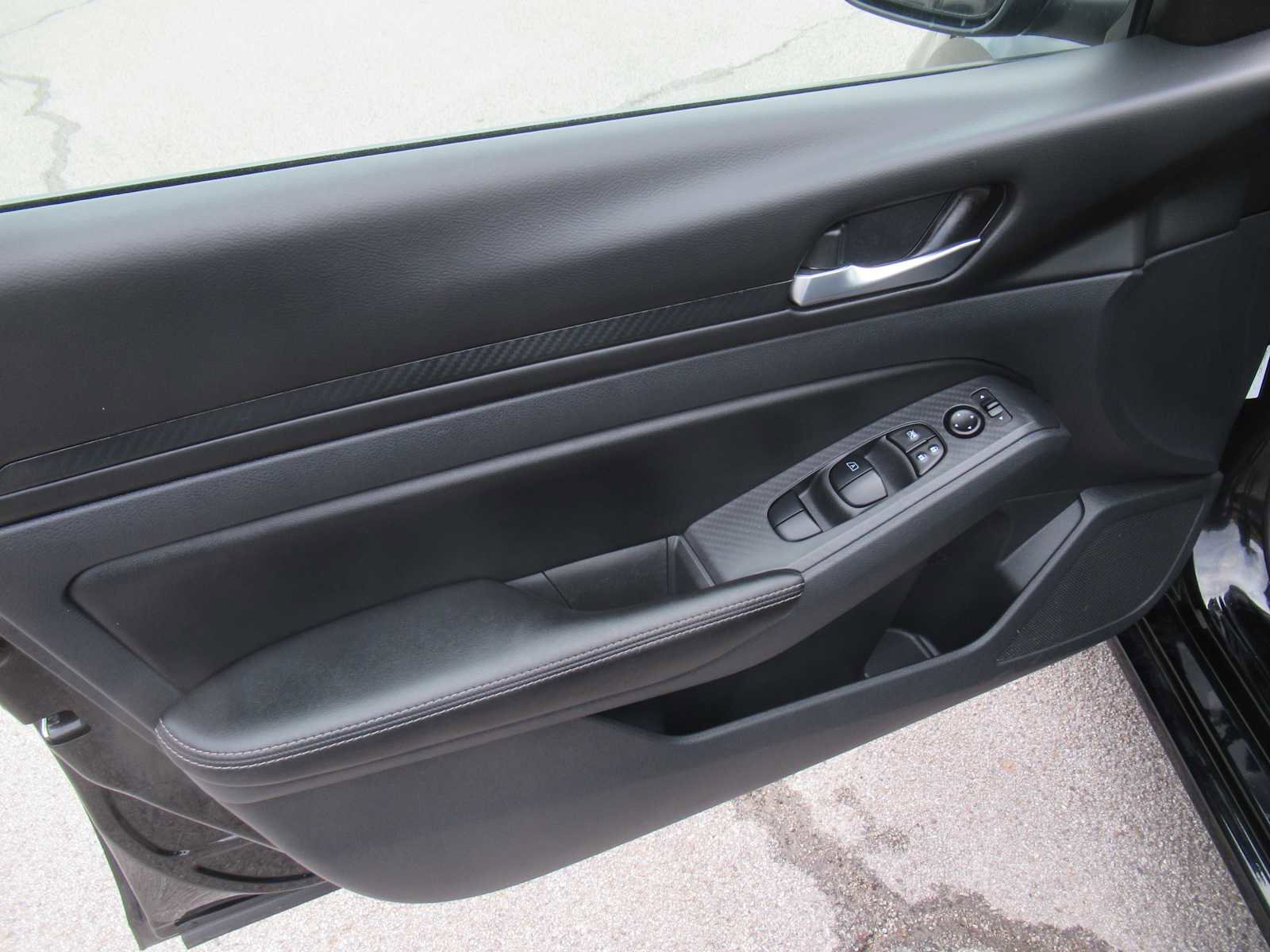 Used 2024 Nissan Altima 2.5 SV w/ SV Premium Package image 15