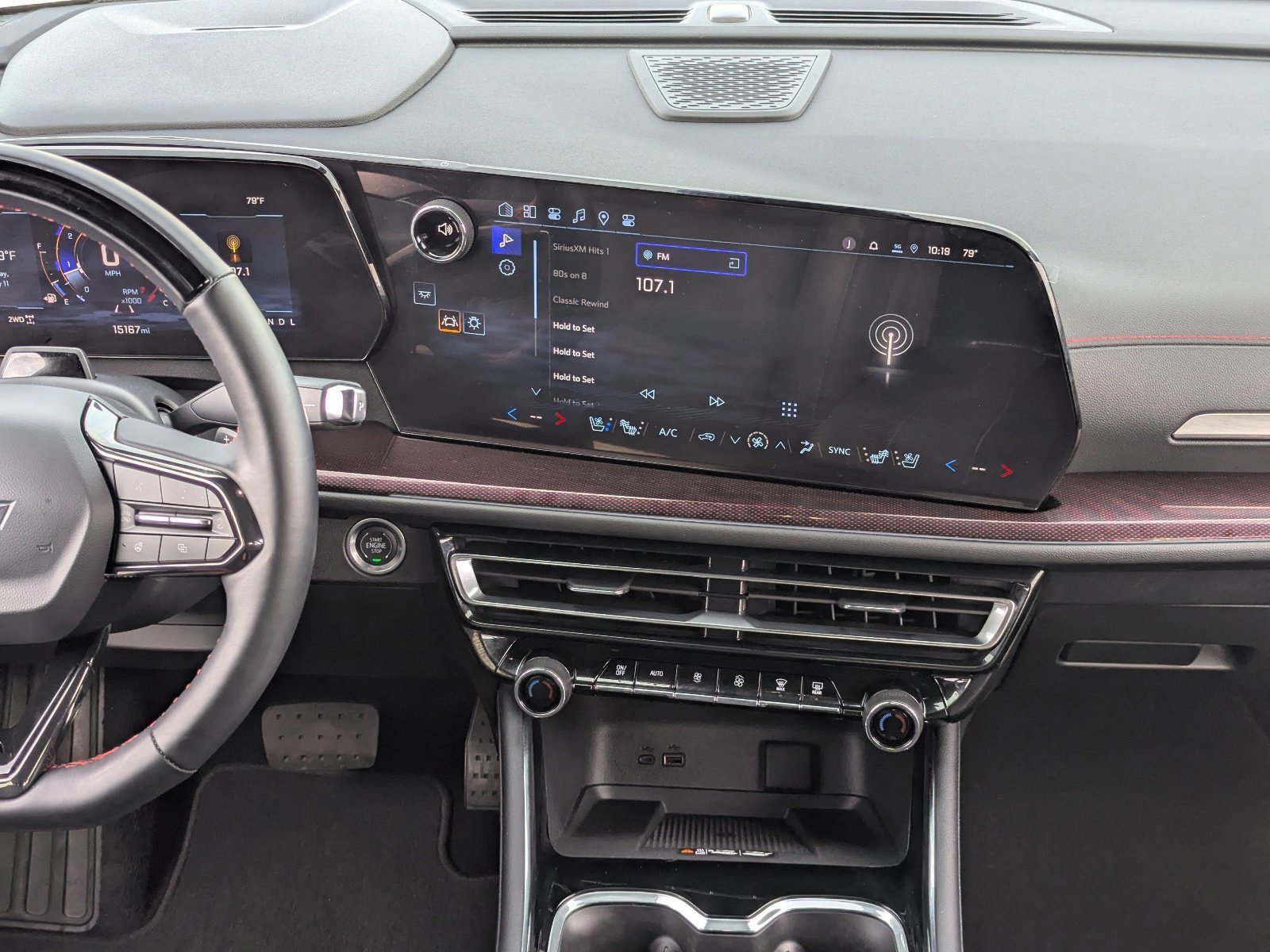 Used 2025 Chevrolet Traverse RS image 17