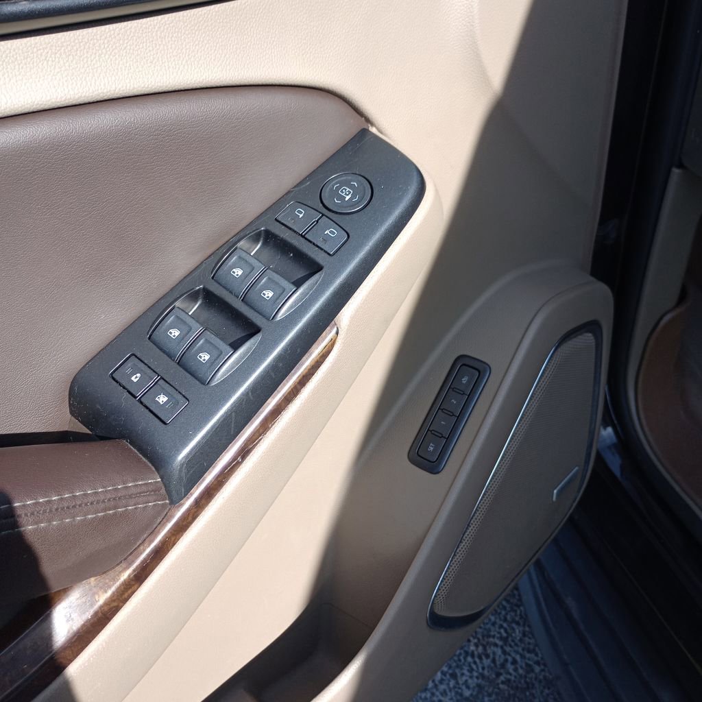 Used 2019 Chevrolet Suburban LT RWD image 12